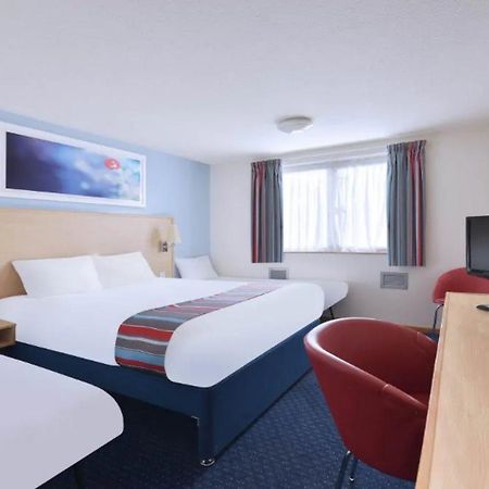 Travelodge Maidenhead Central Екстериор снимка