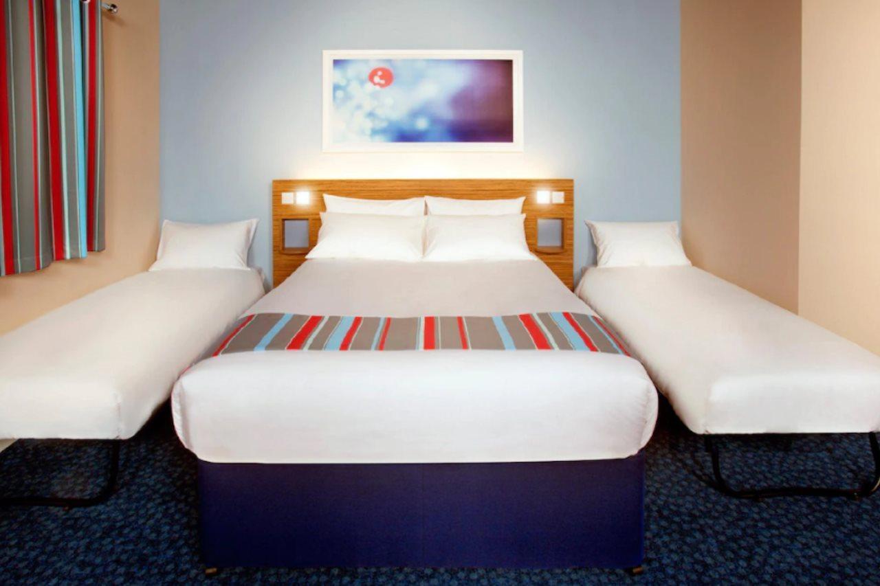 Travelodge Maidenhead Central Екстериор снимка
