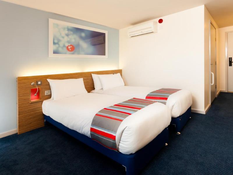 Travelodge Maidenhead Central Екстериор снимка